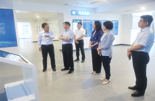 山東省港口集團(tuán)外部董事、財(cái)務(wù)總監(jiān)張波一行到訪水發(fā)集團(tuán)