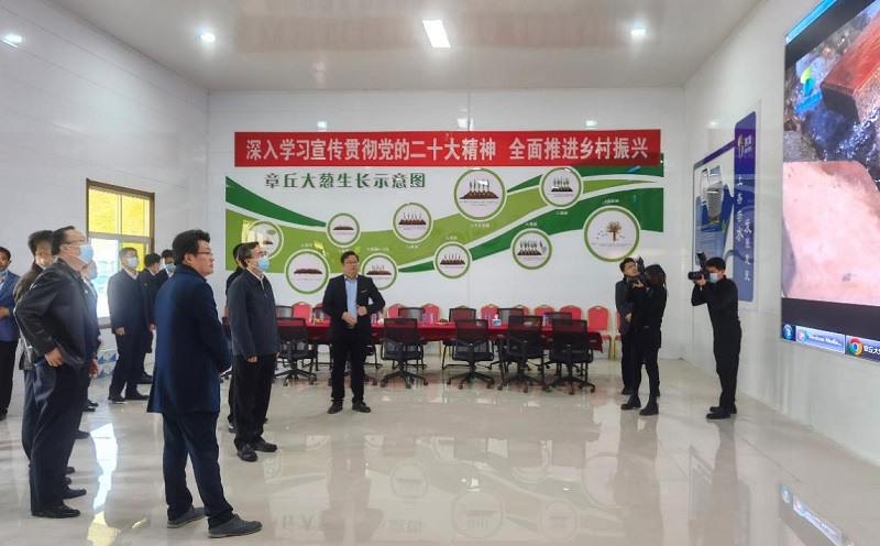 中國(guó)郵政集團(tuán)董事長(zhǎng)劉愛(ài)力一行到水發(fā)集團(tuán)章丘大蔥項(xiàng)目參觀調(diào)研